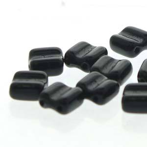 GRV06-23980 Opaque black - 40 bead strand